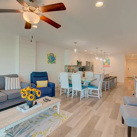 Steps Across From Madeira Beach, Heated Pool- Luxury 3 Bedrooms, 3 Full Bathrooms